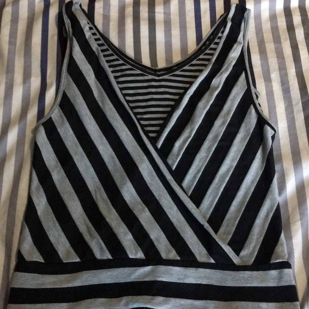 💥3 for $25. G:21 sleeveless top